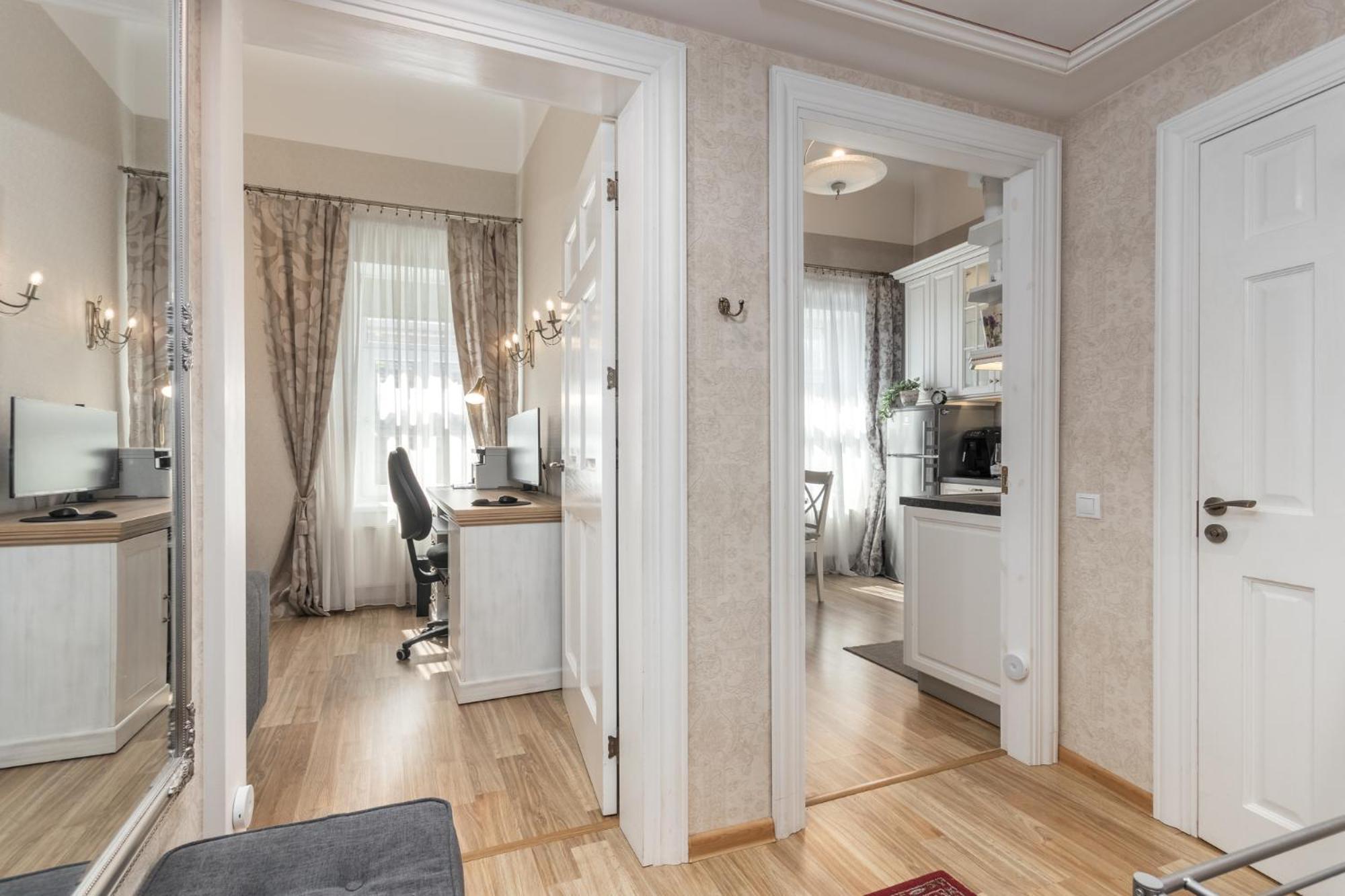 Elegant Apartment In Historical Centre & Free Locked Parking 리가 외부 사진